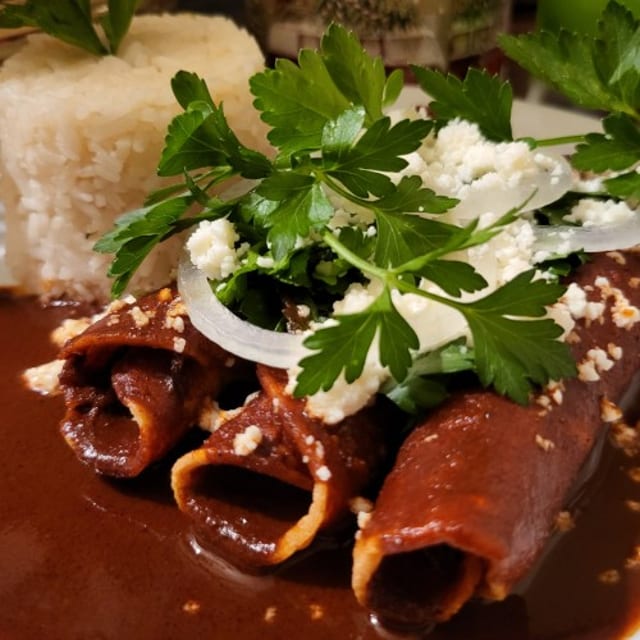 Tacos Enchilados De Pollo O Queso.