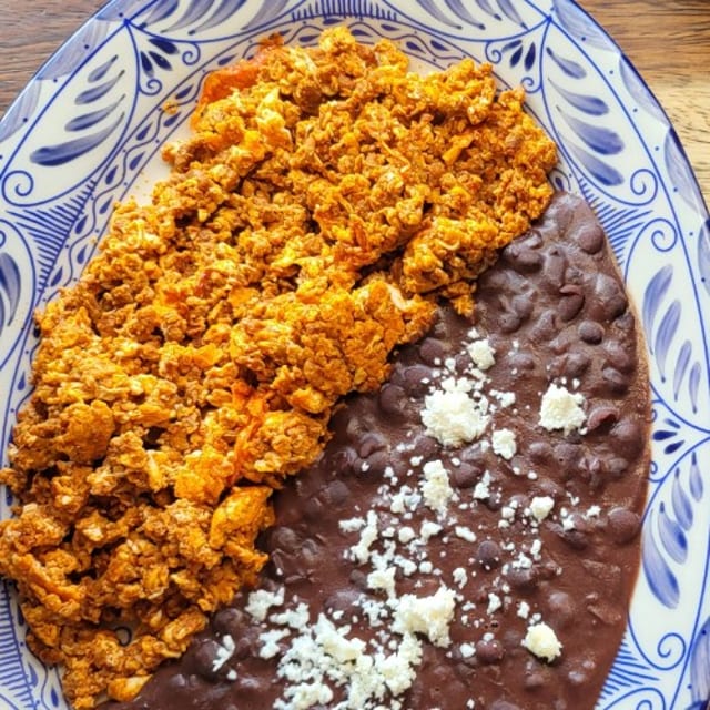 Huevos Revueltos Con Chorizo.
